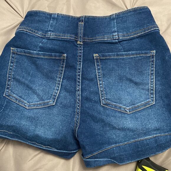 No boundaries shorts - Picture 2 of 3